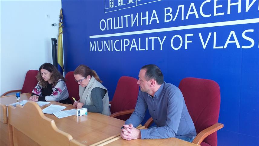 ВЛАСЕНИЦА, 30. СЕПTЕМБРА /СРНА/ - Удружење "Пријатељи Сребренице" и Удружење жена Подриња Власеница потписали су данас у Власеници уговор о реализацији иницијативе власеничког удружења под називом "Борба за једнакост, борба за развноправност".	