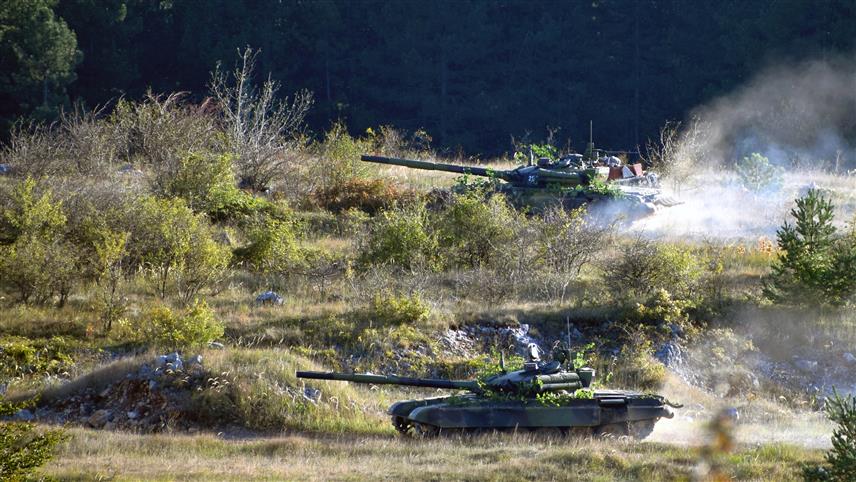 БЕОГРАД, 30. СЕПТЕМБРА /СРНА/ - Припадници артиљеријских, оклопних и пјешадијских јединица Прве бригаде копнене војске Србије успјешно су на полигону "Пасуљанске ливаде" реализовали тактичку и ватрену обуку у теренским условима, чиме је унапријеђена борбена готовост ове јединице.