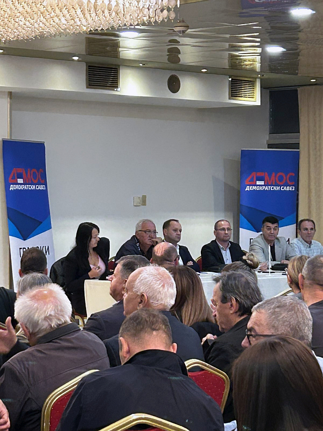 БАЊАЛУКА, 30. СЕПТЕМБРА /СРНА/ - Предсједник Градског одбора ДЕМОС-а Бањалука Боран Босанчић рекао је вечерас да је реалан циљ ДЕМОС-а три одборничка мандата у градској Скупштини.