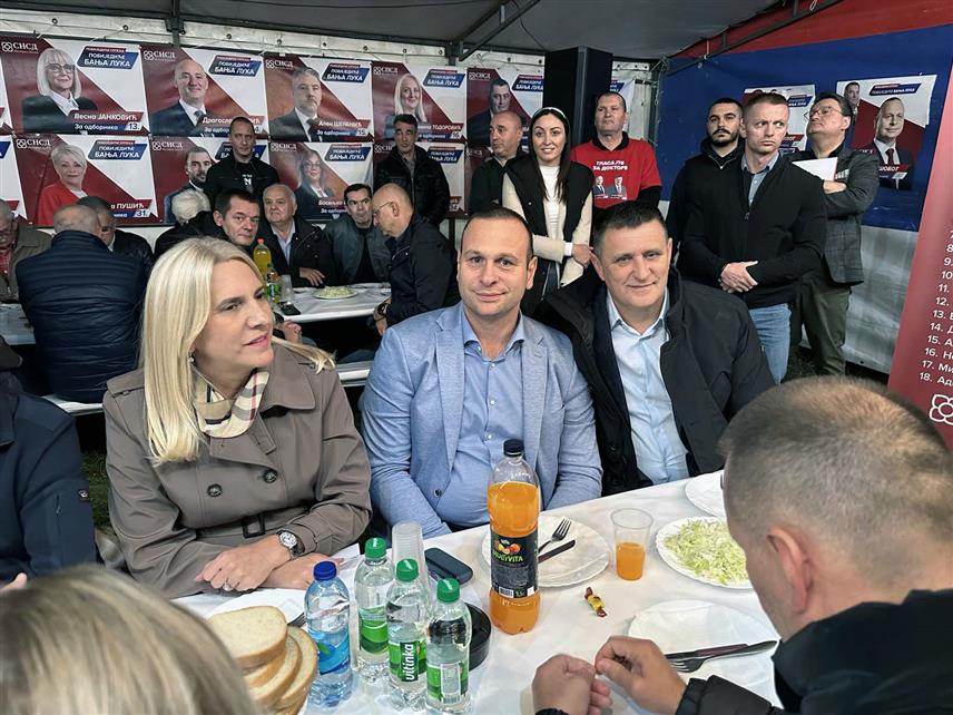 БАЊАЛУКА, 30. СЕПТЕМБРА /СРНА/ - Потпредсједник СНСД-а Жељка Цвијановић рекла је да та странка на локалне изборе у Бањалуци излази са јаком листом кандидата који ће истовремено радити и за Бањалуку и за Републику Српску.