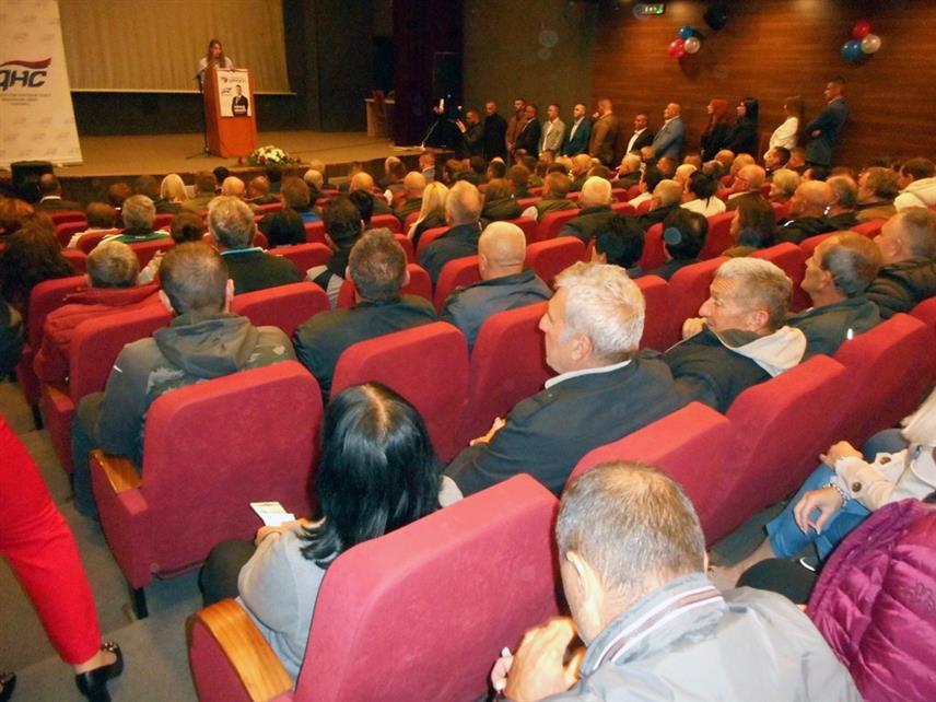 БРАТУНАЦ, 30. СЕПТЕМБРА /СРНА/ - Предизборна трибина ДНС-а у Братунцу.