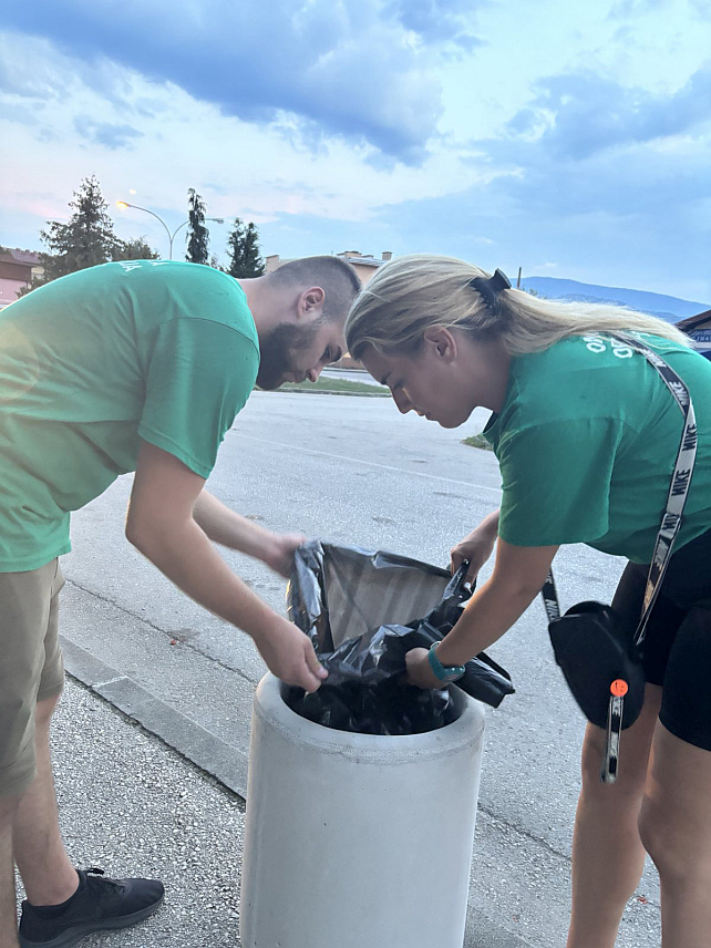ДРВАР, 3. СЕПТЕМБРА /СРНА/ - У Дрвару су на више локација постављене 42 канте за смеће у вриједности од око 3.500 КМ, у оквиру пројекта који спроводи омладинска организација.