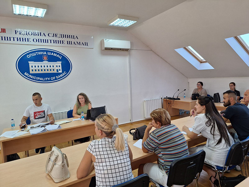 ШАМАЦ, 3. СЕПTЕМБАР /СРНА/ - У Шамцу је данас почела тродневна обука 55 кандидата за предсједнике, односно замјенике предсједника бирачких одбора који ће бити ангажовани на предстојећим локалним изборима у октобру, по програму Централне изборне комисије /ЦИК/ БиХ.
