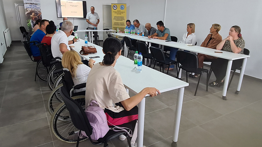 ДОБОЈ, 5. СЕПТЕМБРА /СРНА/ - Презентација пројекта "Подршка женама - жртвама мина у БиХ" која се одржава у сали Друштвеног центра у Добоју.