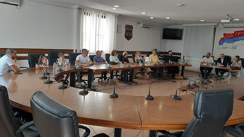 ПРЊАВОР, 5. СЕПТЕМБРА /СРНА/ - У сали градске Скупштине у Прњавору данас су уручене награде власницима најуређенијих дворишта и балкона на подручју града.