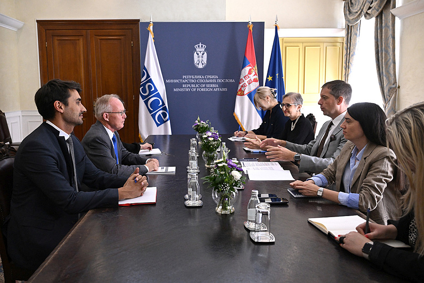 БЕОГРАД, 5. СЕПТЕМБРА /СРНА/ - Министар спољних послова Србије Марко Ђурић пренио је шефу Мисије ОЕБС у Србији Јану Братуу забринутост због ситуације на Косову и Метохији, нагласивши да једино снажно међународно присуство засновано на међународном праву може да гарантује безбједност за све грађане у јужној српској покрајини.