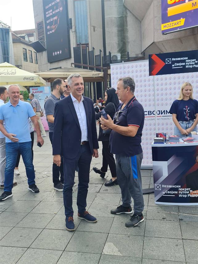 БАЊАЛУКА, 6. СЕПТЕМБРА /СРНА/ - Носилац листе Независног покрета "Својим путем" за Скупштину града Бањалука Игор Радојичић на отварању кампање за локалне изборе.