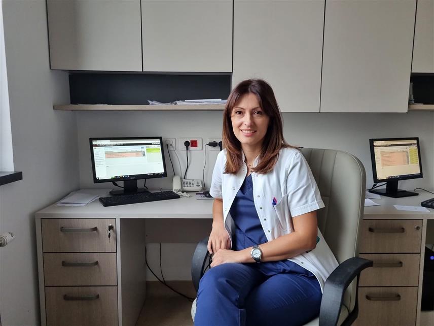 ИСТОЧНО САРАЈЕВО, 6. СЕПТЕМБРА /СРНА/ - Одјељење гинекологије и акушерства Болнице "Србија" добило је нову докторицу Александру Реновицу, саопштено је данас из ове здравствене установе.