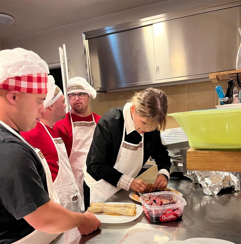 БАЊАЛУКА, 6. СЕПТЕМБРА /СРНА/ - Генералној директорки компаније М:тел Јелени Триван уручена је повеља амбасадора Даун синдром центра за просторе Србије, Косова и Метохије, у оквиру манифестације „Могу Хоћу Знам“ која је одржана на Јахорини у организацији Даун синдром центра Бања Лука.	
