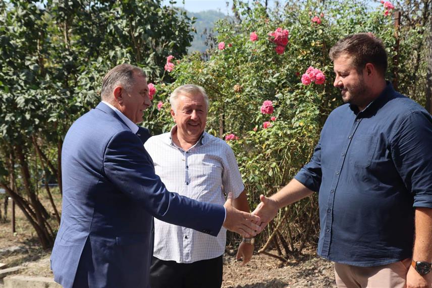 БАЈИНА БАШТА, 6. СЕПТЕМБРА /СРНА/ - Предсједници Републике Српске Милорад Додик и Србије Александар Вучић стигли су у посјету дестилерији "Тим" у Бајиној Башти. /Фото - Борислав Здриња/