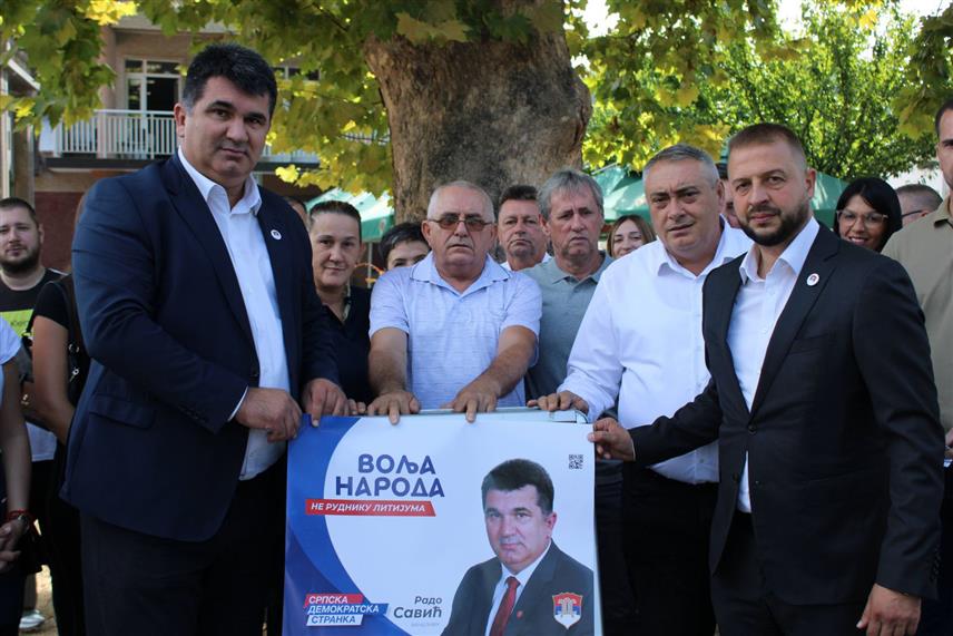 ЛОПАРЕ, 6. СЕПTЕМБРА /СРНА/ - Општински одбор Српске демократске странке /СДС/ Лопаре окупљањем кандидата на предстојећим локалним изборима и симболичним постављањем првог плаката отпочео је изборну кампању.