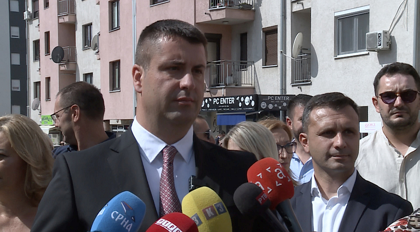 ИСТОЧНО САРАЈЕВО, 6. СЕПТЕМБРА /СРНА/ - Кандидат СНСД-а за начелника општине Источно Ново Сарајево Јован Катић у обраћању новинарима на отварању изборне кампање СНСД-а у овој општини.