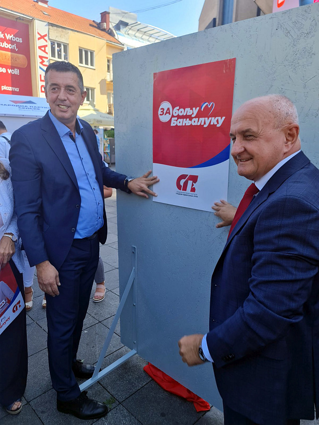 БАЊАЛУКА, 6. СЕПТЕМБРА /СРНА/ - Лидер Социјалистичке партије Петар Ђокић и носилац листе одборничких кандидата Социјалистичке партије за Скупштину града Велибор Станић.