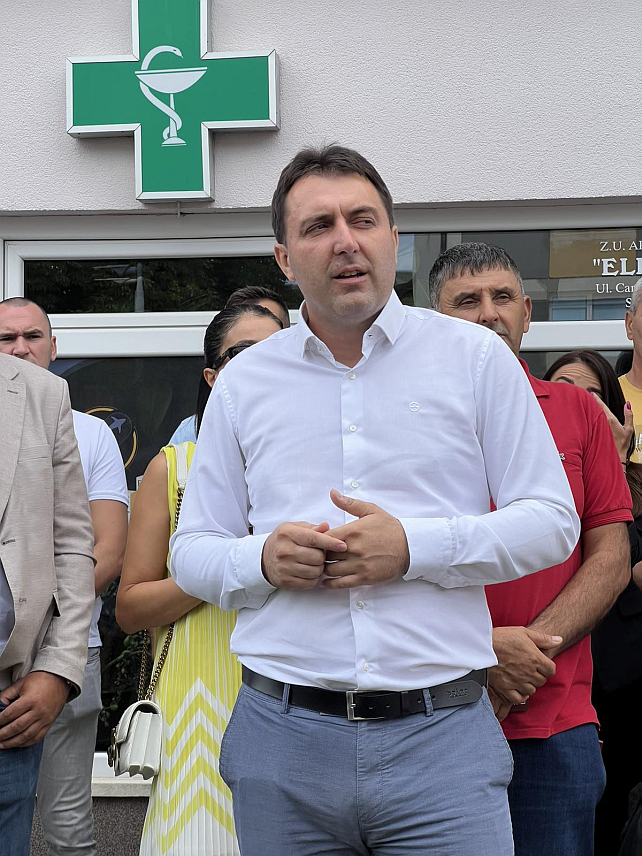 СОКОЛАЦ, 6. СЕПTЕМБРА /СРНА/ - Кандидат СНСД-а за начелника општине Соколац Страхиња Башевић испред канцеларије ове странке у Улици цара Лазара на Сокоцу, гдје су представљени кандидати СНСД-а за предстојеће локалне изборе у овој општини.