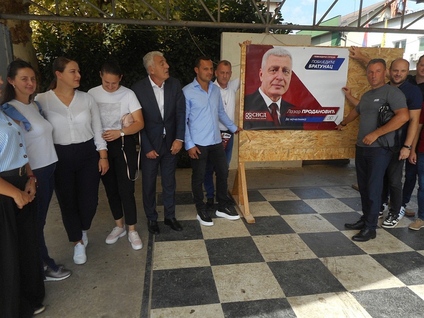 БРАТУНАЦ, 6. СЕПТЕМБРА /СРНА/ - Градски одбор СНСД-а Братунац данас је започео кампању, а кандидат за начелника општине Лазар Продановић вјерује да ће ова странка остварити најбољи изборни резултат у овој локалној заједници.