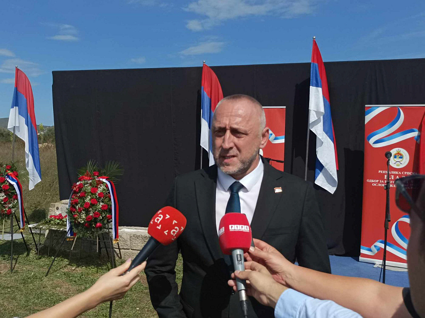 БИХАЋ, 7. СЕПТЕМБРА /СРНА/ - Министар рада и борачко инвалидске заштите Републике Српске Данијел Егић је данас у Гаравицама у својству изасланика предсједника Српске присуствовао обиљежавању 83 године од усташког злочина над 12.000 Срба.	