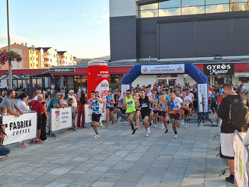 ИСТОЧНО САРАЈЕВО, 7. СЕПТЕМБРА /СРНА/ - Урош Гутић и Емина Алагић побједници су уличне трке "Атлетист 5К Источно Ново Сарајево" са рутом од пет километара, на којој је учествовало 150 такмичара из БиХ, Србије, Хрватске, Аустрије и САД.