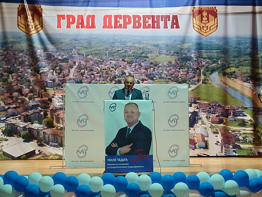 ДЕРВЕНТА, 7. СЕПТЕМБРА /СРНА/ - Независни кандидат за градоначелника Дервенте Миле Тадић вечерас је у Центру за културу промовисао изборни програм, слоган под којим учествује на изборима "Јако за Дервенту" и промотивни спот са пјесмом "Дервента - ту си свој", чиме је озваничио почетак изборне кампање.	