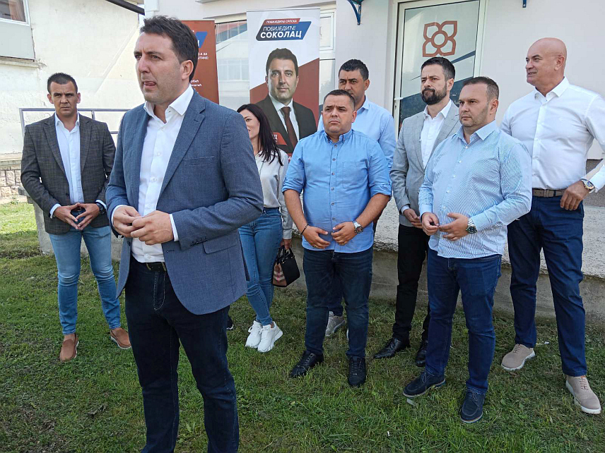 СОКОЛАЦ, 8. СЕПТЕМБРА /СРНА/ - Руководство СНСД-а данас је на Сокоцу дало подршку кандидату странке за начелника општине Страхињи Башевићу. Састанку са представницима Општинског одбора СНСД-а Соколац присуствовали су потпредсједници СНСД-а Сања Вулић и Мирослав Бојић, генерални секретар СНСД-а Срђан Амиџић, организациони секретар странке Игор Додик, те предсједник Градског одбора СНСД-а Источно Сарајево Љубиша Ћосић.	