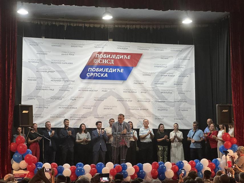 КОСTАЈНИЦА, 8. СЕПTЕМБРА /СРНА/ - Предсједник СНСД-а Милорад Додик поручио је вечерас са предизборног скупа у Костајници да СНСД очекује још већу подршку на предстојећим локалним изборима и захвалио бирачима за досадашње указано повјерење.