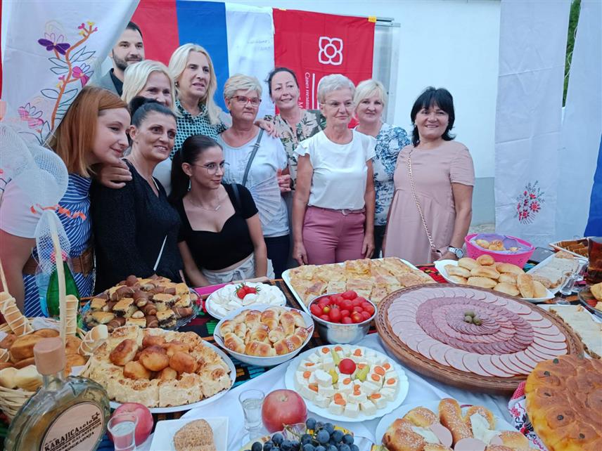 ПРИЈЕДОР, 8. СЕПТЕМБРА /СРНА/ - Потпредсједник СНСД-а Жељка Цвијановић вечерас је у Приједору на манифестацији "Вече домаће кухиње" у организацији приједорског Актива жена социјалдемократа да истакла важност окупљања ради стварања бољег и љепшег окружења.