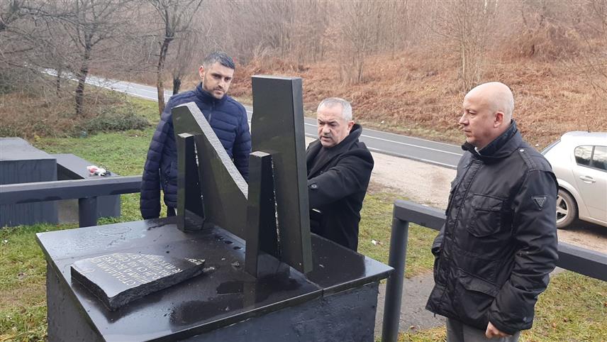 ЗВОРНИК, 9. СЕПТЕМБРА /СРНА/ - На Црном врху код Зворника сутра ће бити обиљежене 32 годинe од страдања 11 припадника Војске Републике Српске, полиције и цивила, које су тога дана 1992. године из засједе убили сребренички муслимани, најављено је из Градске организације породица заробљених и погинулих бораца и несталих цивила Зворник - /архива/.