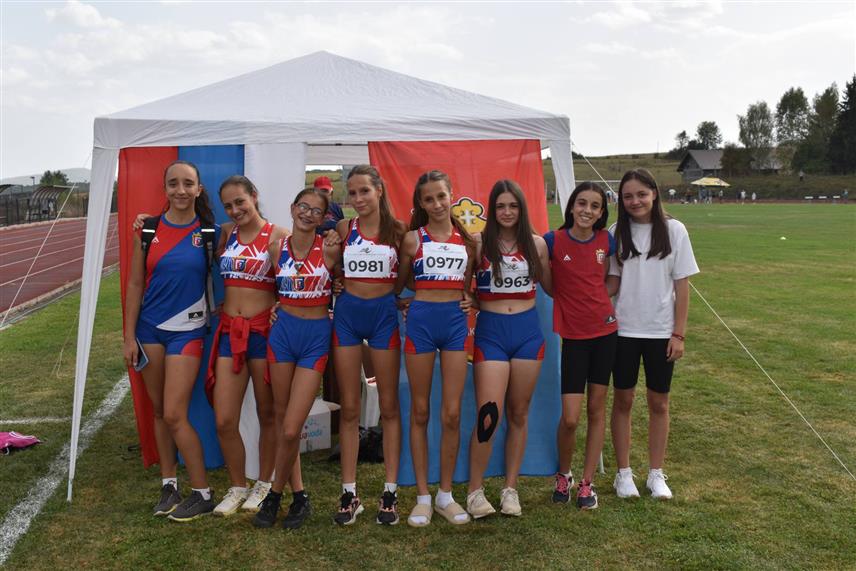 СОКОЛАЦ, 9. СЕПTЕМБРА /СРНА/ - Атлетичари соколачког "Гласинца" освојили су 13 медаља, по четири златне и сребрне и пет бронзаних, на Појединачном првенству Републике Српске за млађе јунире и цицибане.	
