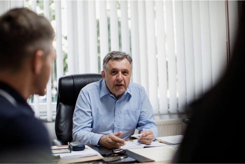 БИЈЕЉИНА, 9. СЕПТЕМБРА /СРНА/ - Сви ученици основне школе у Бијељини и наредних година имаће бесплатне уџбенике, поручио је кандидат СНСД-а за градоначелника Микајло Лазић.