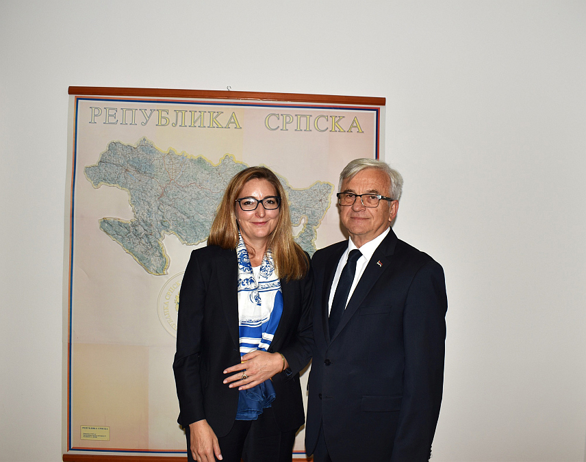 БАЊАЛУКА, 9. СЕПТЕМБАР /СРНА/ - Министар саобраћаја и веза Републике Српске Недељко Чубриловић и шеф Канцеларије Европске банке за обнову и развој БиХ /ЕБРД/ Мануела Несл на данашњем састанку у Бањалуци.