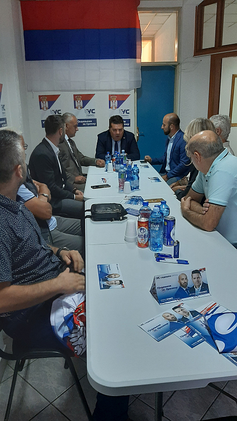 ПРЊАВОР, 9. СЕПТЕМБРА /СРНА/ - Предсједник Уједињене Српске Ненад Стевандић присуствовао је данас у Прњавору отварању нових страначких просторија, чиме је странка започела предизборну кампању у овом граду.