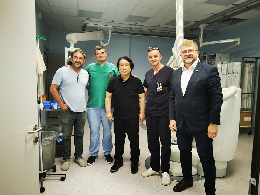 ПРИЈЕДОР, 9. СЕПТЕМБРА /СРНА/ - Љекар из Токија Сунао Накамура, један од водећих интервентних кардиолога у свијету, извео је данас у приједорској болници "Др Младен Стојановић" сложене процедуре код два пацијената са кардиоваскуларним обољењима.