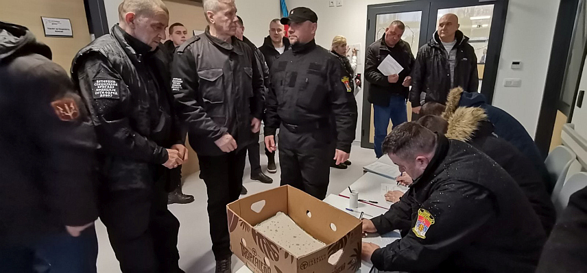 ДОБОЈ, 10. ЈАНУАРА /СРНА/ - Припадници Удружења ветерана Петог одреда Специјалне бригаде Министарства унутрашњих послова /МУП/ Републике Српске данас су у Добоју организовали акцију добровољног давања крви којој се одазвало око 50 људи.