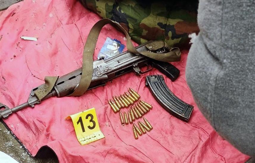 БЕОГРАД, 11. ЈАНУАРА /СРНА/ - Полиција је у импровизованом кампу у атару села Грапа у општини Димитровград открила седам илегалних миграната из Авганистана, те два пиштоља, аутоматску пушку и метке, изјавио је министар унутрашњих послова Србије Ивица Дачић.