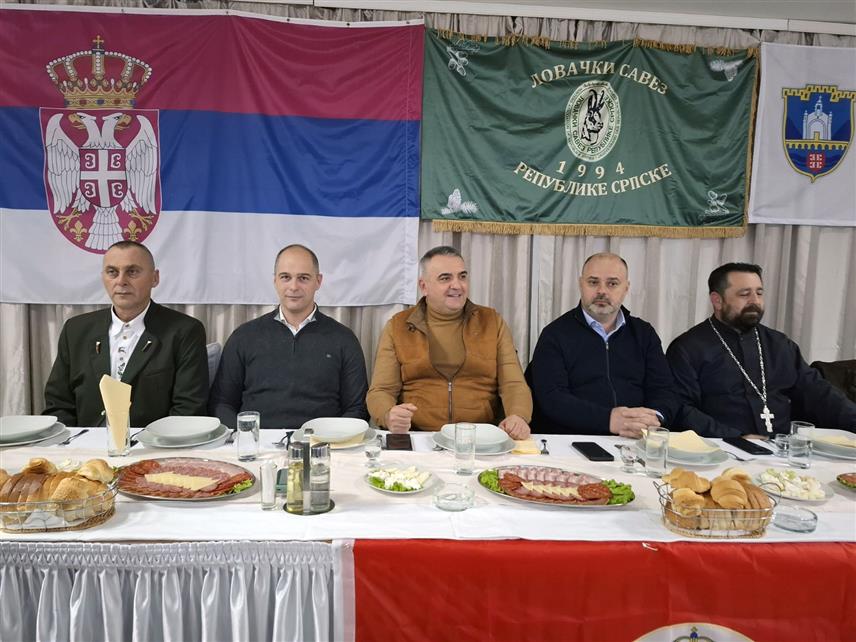 ВИШЕГРАД, 11. ЈАНУАРА /СРНА/ - У Вишеграду је вечерас одржано ловачко вече које је окупило 350 ловаца из Србије, Црне Горе и Републике Српске.
