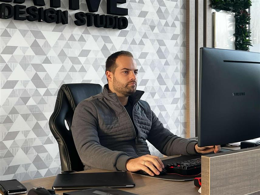 ДОБОЈ, 12. ЈАНУАРА /СРНА/ - Млади предузетник из Добоја Жељко Добројевић, власник дигиталне маркетинг агенције.