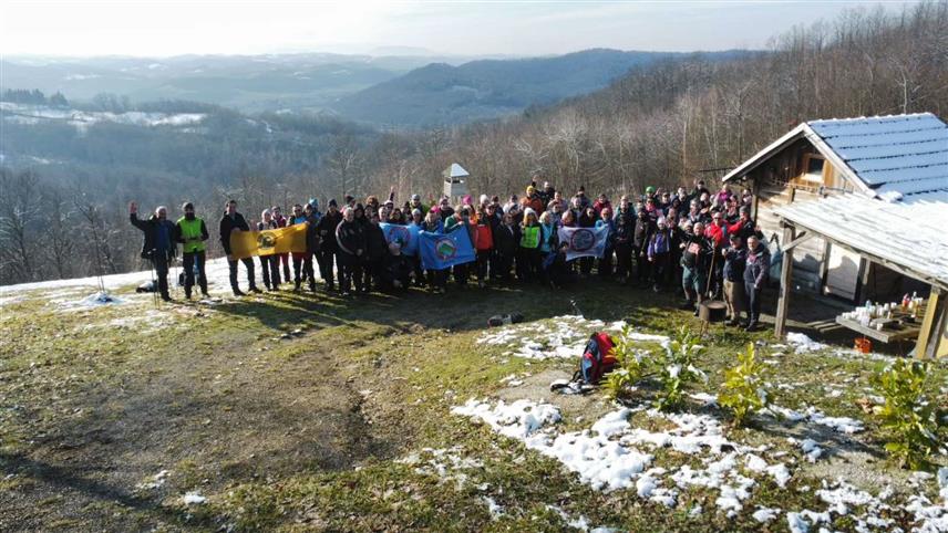 НОВИ ГРАД, 12. ЈАНУАРА /СРНА/ - Пета зимска планинарска шетња Новском планином код Новог Града, одржана данас у организацији истоименог планинарског удружења, окупила је 101 учесника.