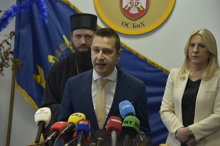 БАЊАЛУКА, 13. ЈАНУАРА /СРНА/ - Свечани пријем у касарни "Козара" у Бањалуци, поводом православног Божића, којем присуствују највиши званичници Републике Српске и представници Српске у заједничким институцијама БиХ.