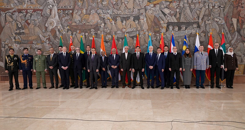 БЕОГРАД, 13. ЈАНУАРА /СРНА/ - Потпредсједник Владе Србије Александар Вулин приредио је пријем за представнике земаља БРИКС плус поводом српске Нове године и поручио да је Србија поносна што има такве пријатеље.