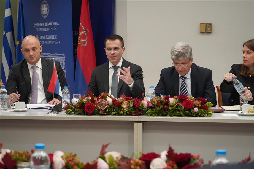 БЕОГРАД, 13. ЈАНУАРА /СРНА/ - Министар без портфеља у Влади Србије задужен за дијаспору Ђорђе Милићевић разговарао је са министром за миграције и азил Грчке Николаосом Панајотопулосом и замјеником министра спољних послова задуженим за дијаспору Јоргосом Коцирасом о јачању сарадње двије земље, а посебна пажња посвећена је положају српске заједнице у Грчкој и грчке заједнице у Србији.