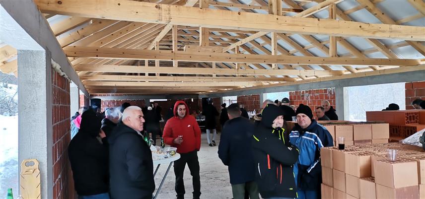 ДОБОЈ, 14. ЈАНУАРА /СРНА/ - Протјерани Срби из Горње Бријеснице и тог дијела Озрена данас су на молитвишту прославили Мали Божић,данашњем обиљежавању Малог Божића присуствовали су протјерани српски мјештани, као и представници појединих српских мјесних заједница које су припале ФБиХ.