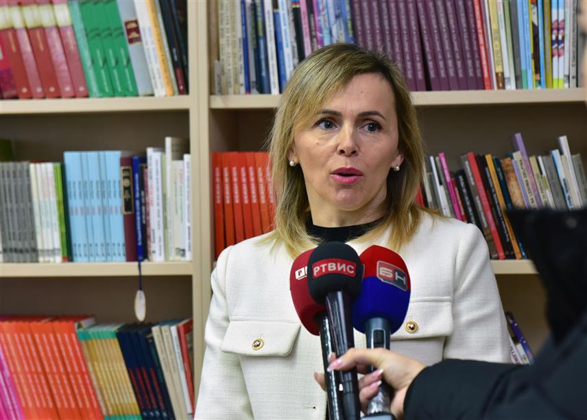 ИСТОЧНО САРАЈЕВО, 14. ЈАНУАРА /СРНА/ - Матична библиотека Источно Сарајево ове године планира да ријеши проблем недостатка адекватног простора, те да развија нове услуге за кориснике, рекла је Срни директор ове установе културе Наташа Кулашинац.