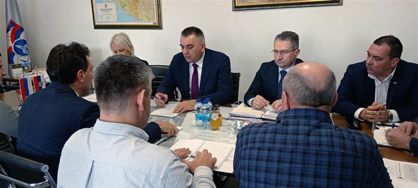 СОКОЛАЦ, 15. ЈАНУАРА /СРНА/ - Министар пољопривреде, шумарства и водопривреде Републике Српске Саво Минић састао се данас на Сокоцу са начелником ове општине Страхињом Башевићем.	