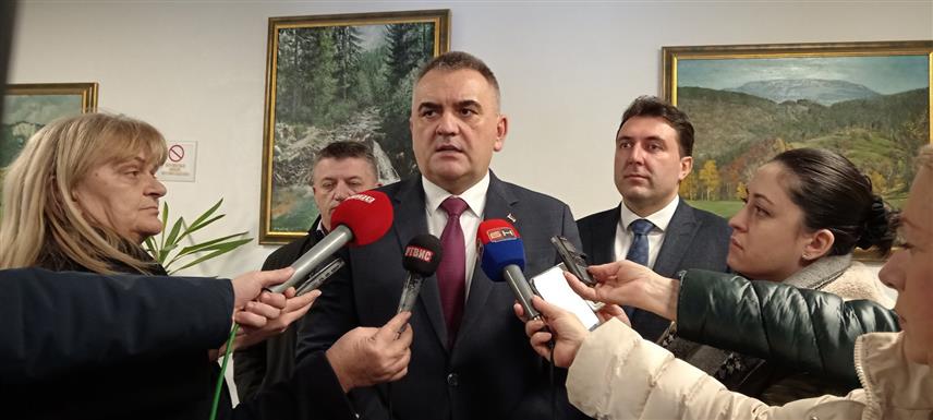 СОКОЛАЦ, 15. ЈАНУАРА /СРНА/ - Министар пољопривреде, шумарства и водопривреде Републике Српске Саво Минић обраћање новинарима на Сокоцу након састанка са начелником ове општине Страхињом Башевићем.