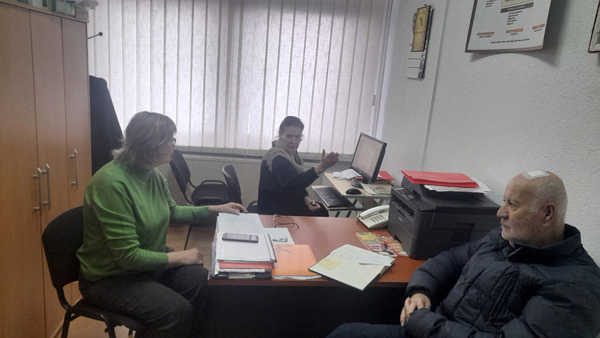 ШАМАЦ, 15. ЈАНУАРА /СРНА/ - Приходи Удружења пензионера у Шамцу у прошлој години износили су 85.000 КМ, а пола од тога усмјерено је за различите видове помоћи.