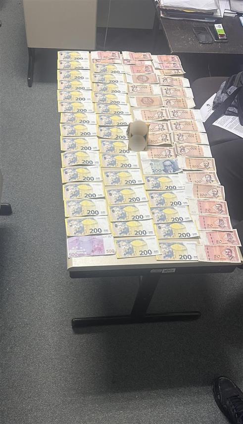 ЗВОРНИК, 16. ЈАНУАРА /СРНА/ - У оквиру акције "Фалш" пронађене су фалсификоване новчанице, а лице иницијала Б.Б. лишено је слободе.