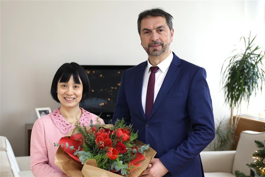 САРАЈЕВО, 16. ЈАНУАРА /СРНА/ - Замјеник предсједавајућег Представничког дома Парламентарне скупштине БиХ Маринко Чавара данас је у Сарајеву примио у наступну посјету амбасадора Кине у БиХ Ли Фан.