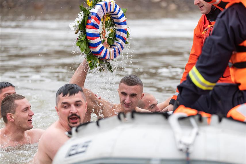 ПРЊАВОР, 16. ЈАНУАРА /СРНА/ - Српска православна парохија палачковачка уз покровитељство града Прњавора у недјељу, 19. јануара, организује Богојављенско пливање за Часни крст на ријеци Укрини на локацији Укрински рај у Горњим Палачковцима.