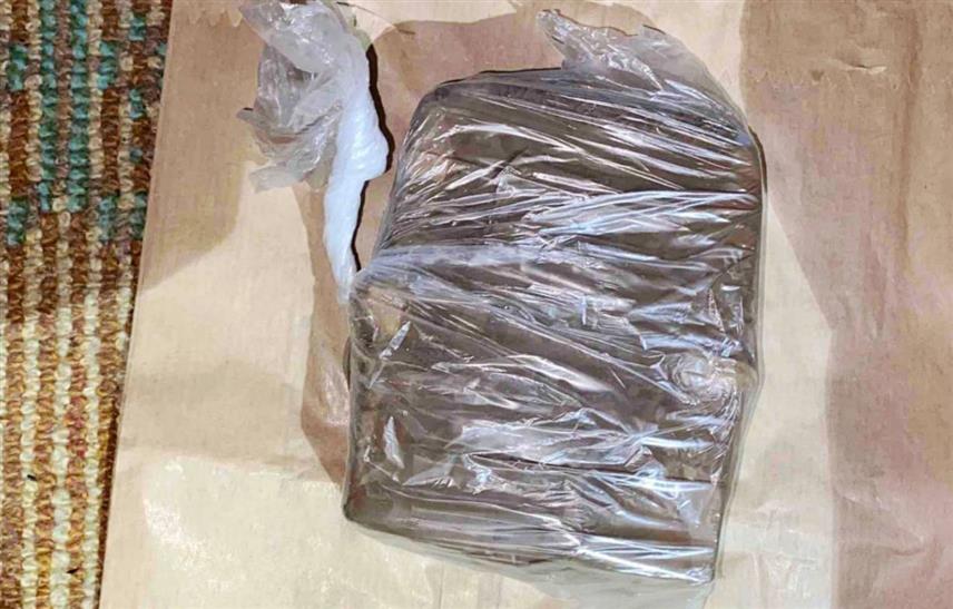 БЕОГРАД, 17. ЈАНУАРА /СРНА/ - Београдска полиција ухапсила је четрдесетогодишњег мушкарца у чијој је кући у околини Барајева пронашла око пола килограма хероина.