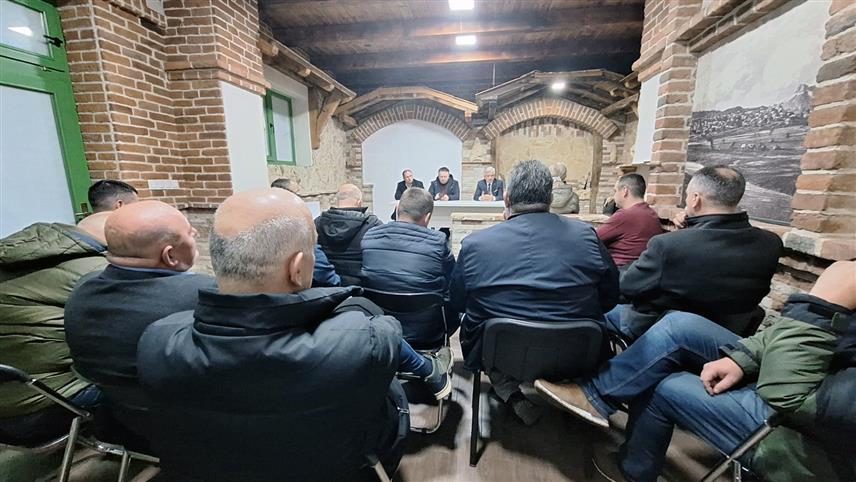 ДОБОЈ, 18. ЈАНУАРА /СРНА/ - Резултати ДЕМОС-а у добојској регији на претходним локалним изборима изузетно су добри и потврђују тренд раста подршке грађана политикама странке у овом дијелу Републике Српске, констатовано је на сједници Регионалног одбора ДЕМОС-а Добој којој је присуствовао и лидер странке Недељко Чубриловић.