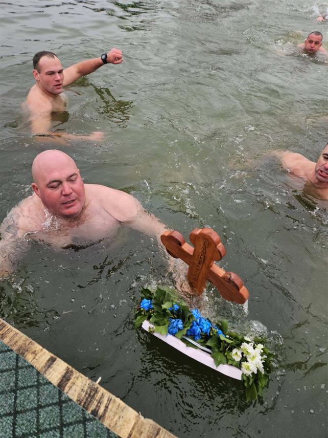 БЕОГРАД, 19. ЈАНУАРА /СРНА/ - Управа за извршење кривичних санкција саопштила је да је први пут организовала пливање за Часни крст за припаднике Службе за обезбјеђење свих казнено-поправних установа.